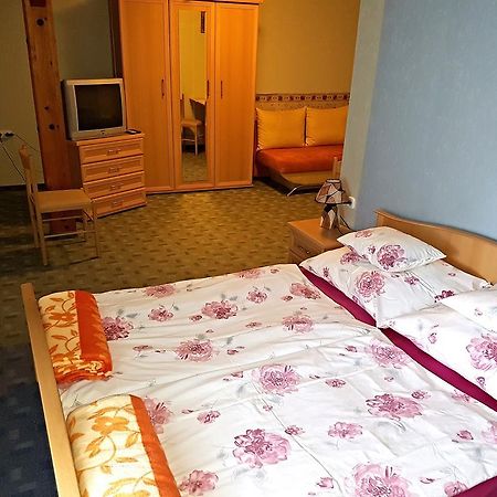 Kastelykert Apartman Gyula Exterior photo