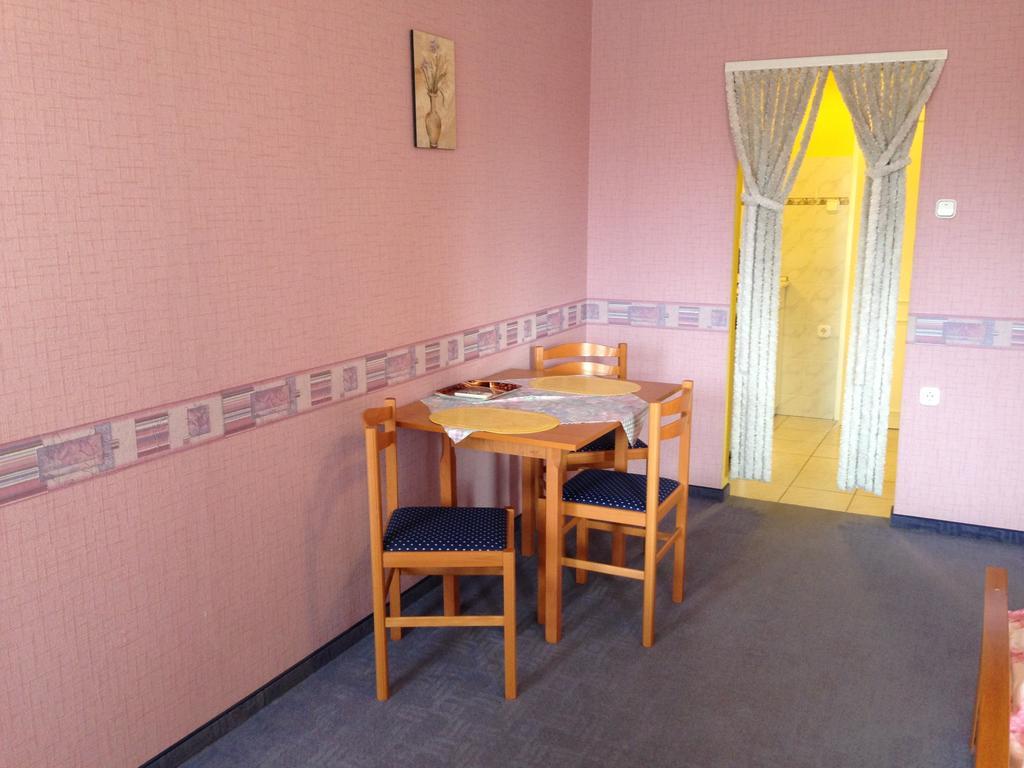 Kastelykert Apartman Gyula Room photo