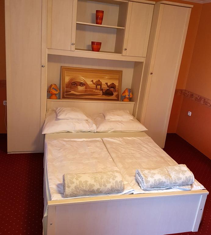 Kastelykert Apartman Gyula Exterior photo