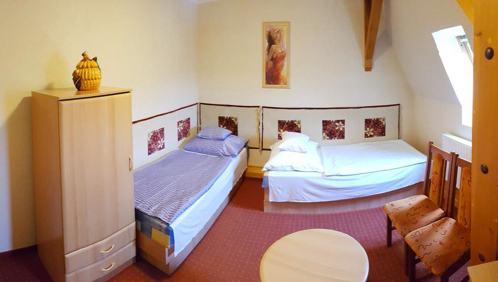 Kastelykert Apartman Gyula Exterior photo