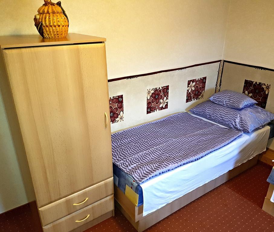 Kastelykert Apartman Gyula Exterior photo