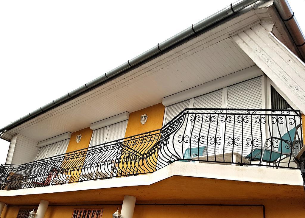 Kastelykert Apartman Gyula Exterior photo