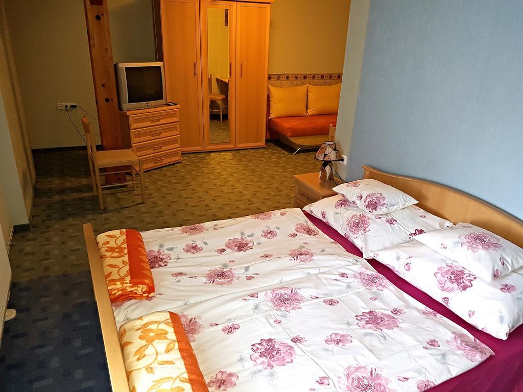 Kastelykert Apartman Gyula Exterior photo