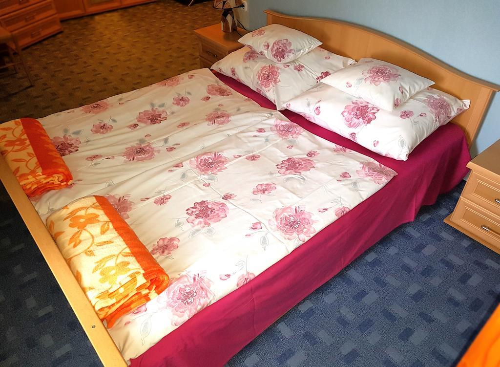 Kastelykert Apartman Gyula Exterior photo