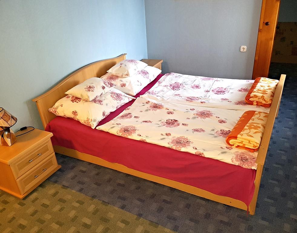 Kastelykert Apartman Gyula Exterior photo
