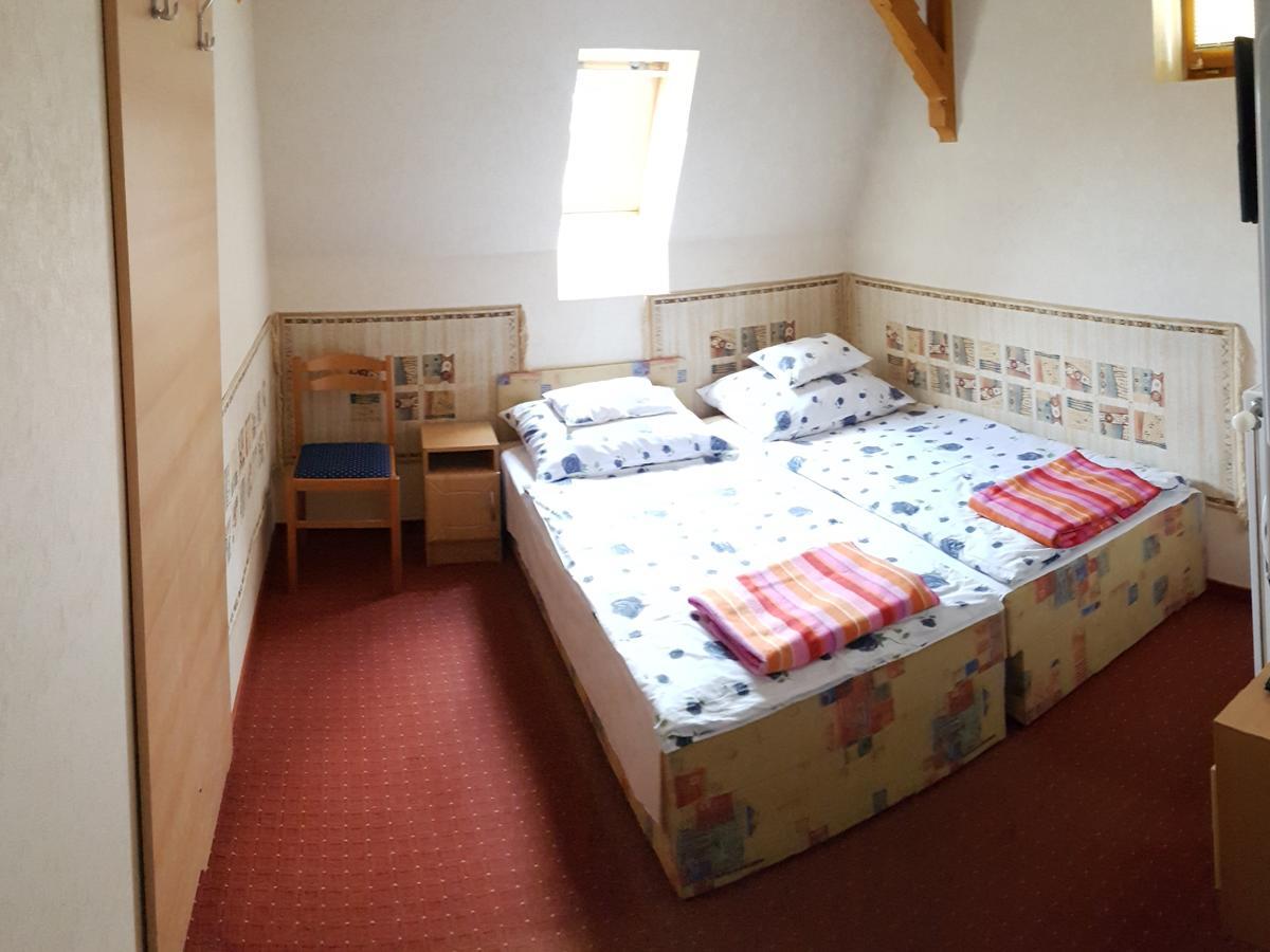 Kastelykert Apartman Gyula Exterior photo